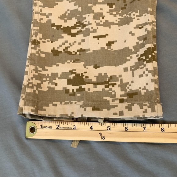 Digital Camo Cargo Pants Mens 35x32 Beige Gray Adjustable Waist Army BDU Hiking - Picture 6 of 9